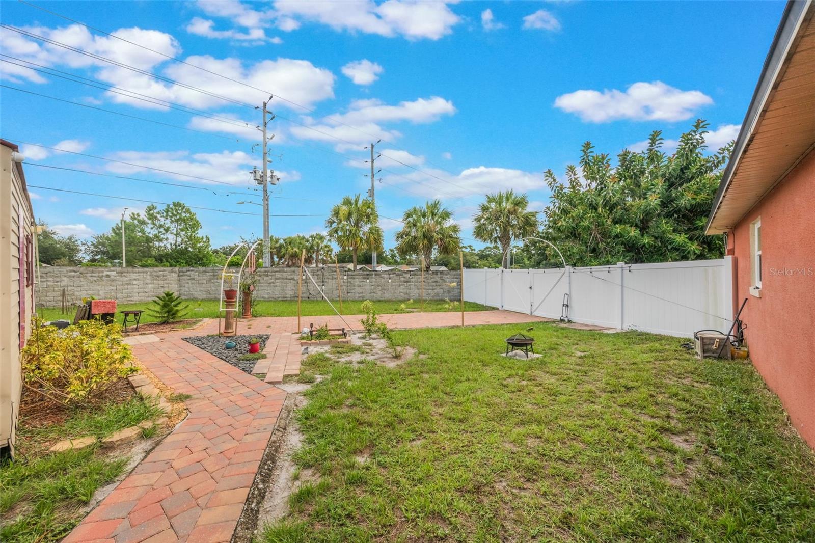 Image 15 of 16 For 640 Valencia Place Circle