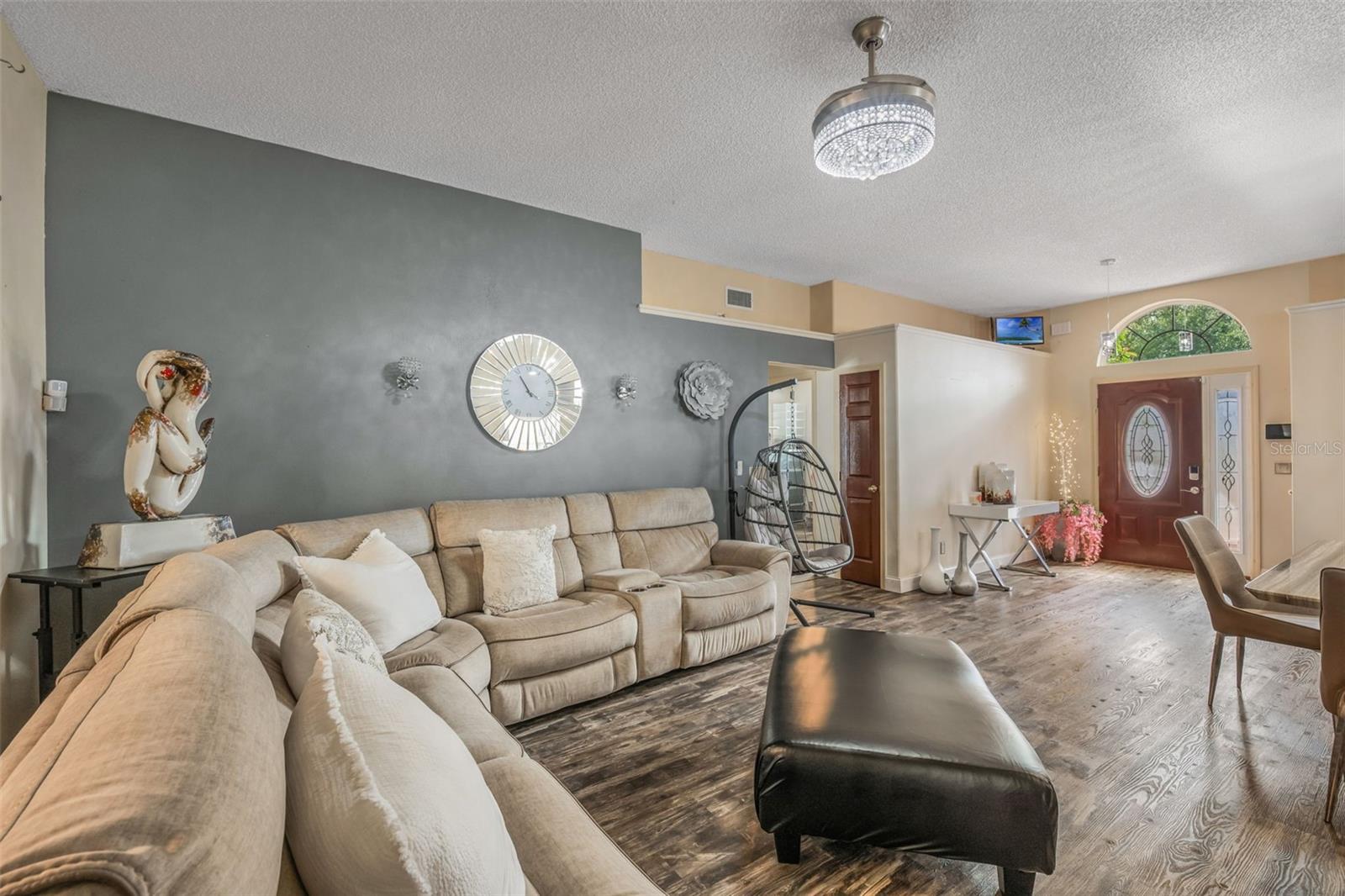Image 3 of 16 For 640 Valencia Place Circle