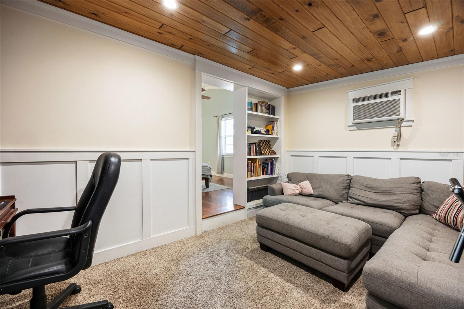 Image 10 of 43 For 11313 Layton Street