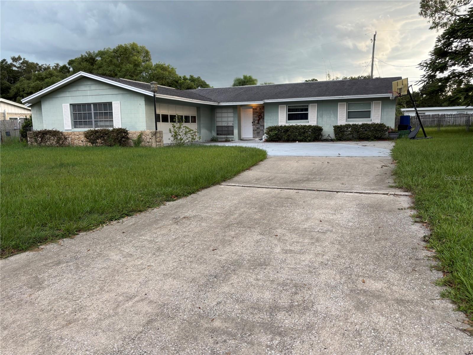 Image 2 of 12 For 186 Lakeside Drive