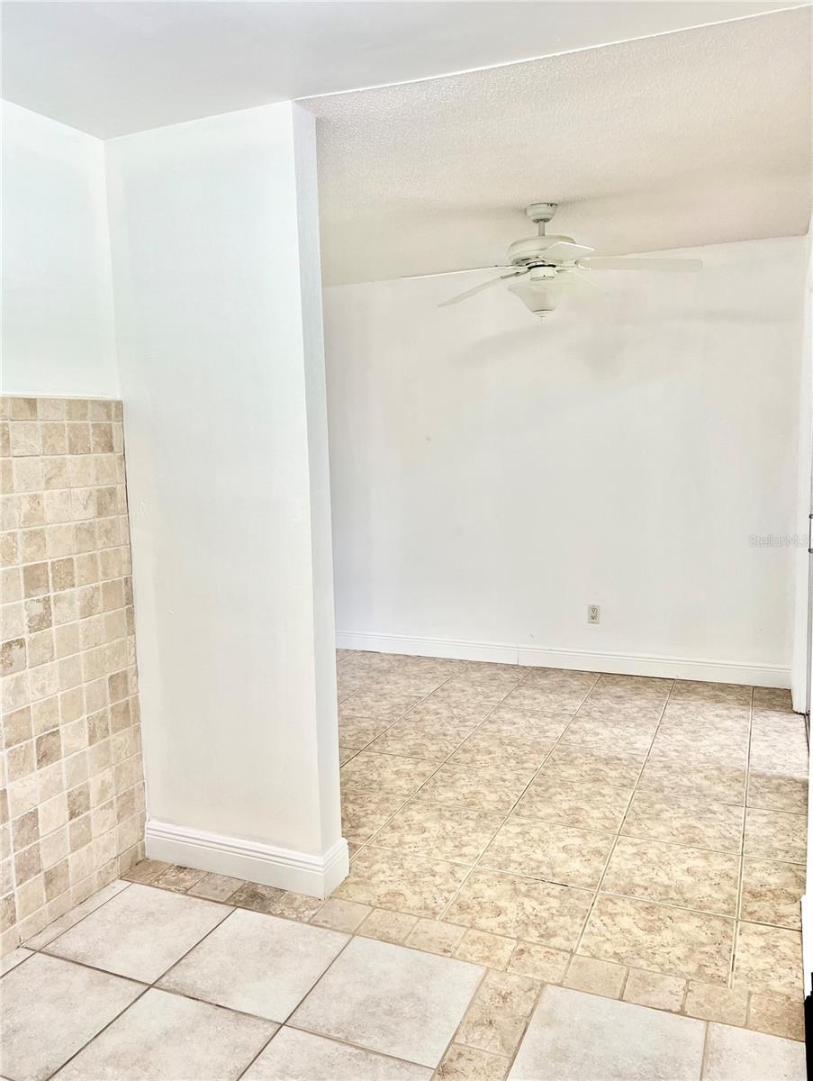 Image 11 of 42 For 6200 Appian Way