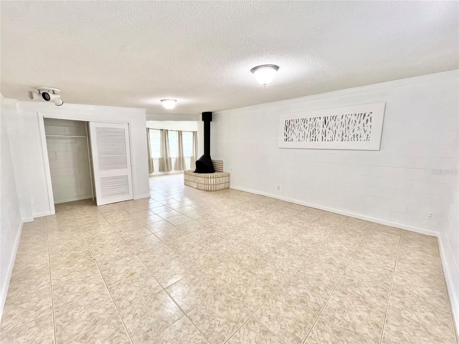 Image 4 of 42 For 6200 Appian Way