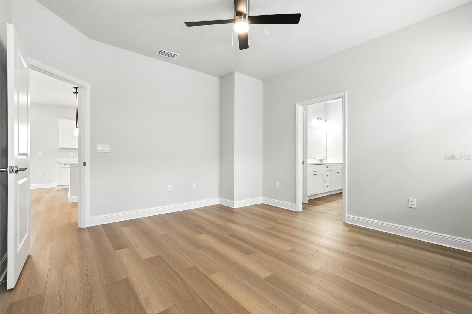 Image 19 of 47 For 569 Venetian Palms Boulevard