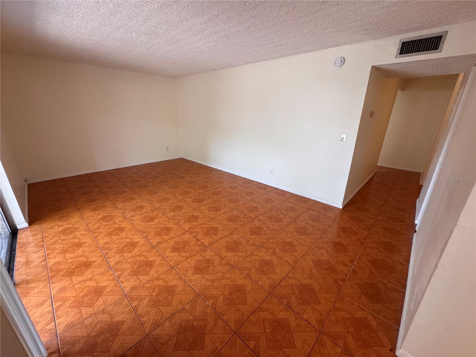 Image 13 of 21 For 5504 Pokeweed Court 154
