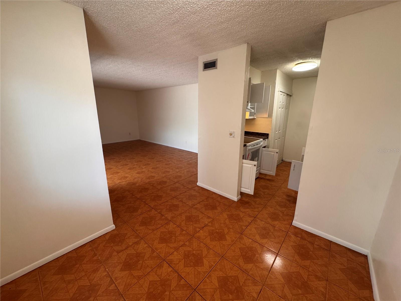 Image 15 of 21 For 5504 Pokeweed Court 154