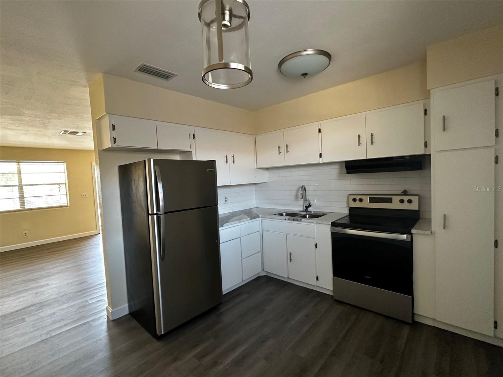 Image 4 of 10 For 820 State Avenue 4