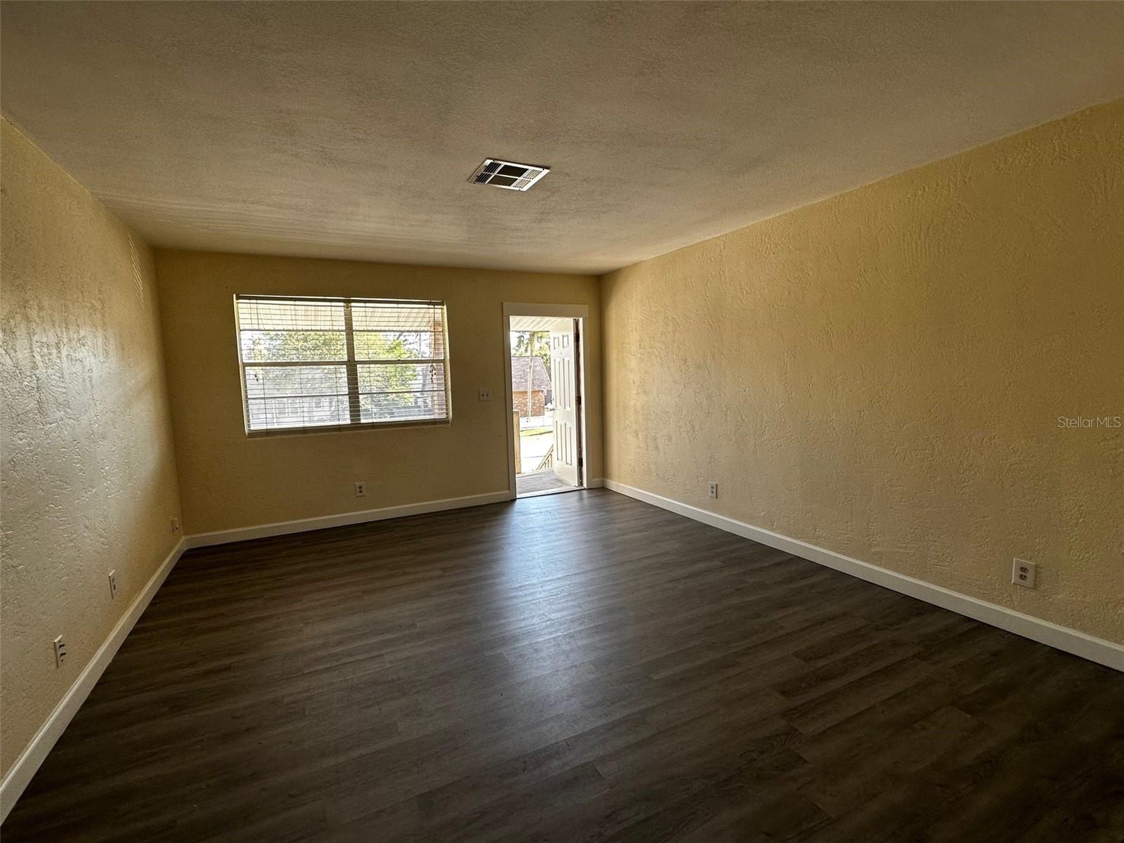 Image 7 of 10 For 820 State Avenue 4