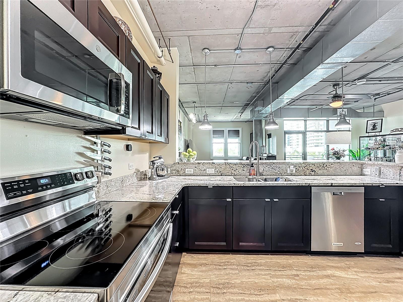Image 18 of 79 For 10 Summerlin Avenue 19