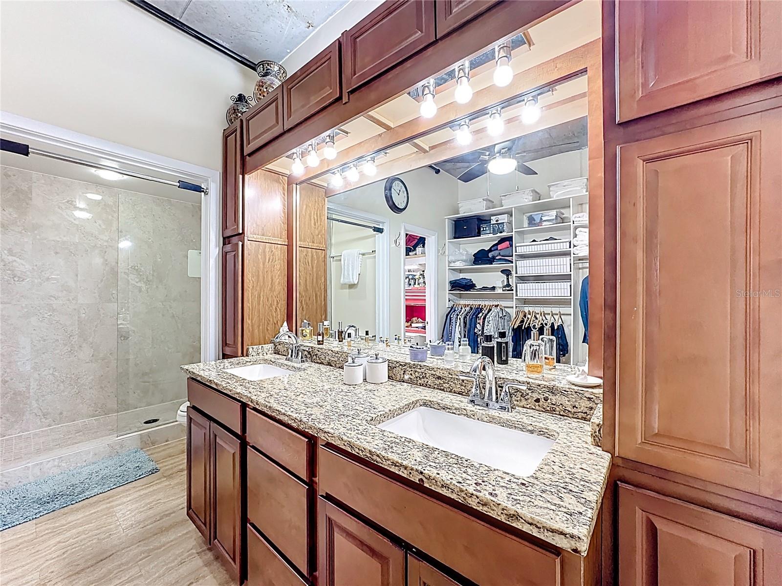 Image 32 of 79 For 10 Summerlin Avenue 19