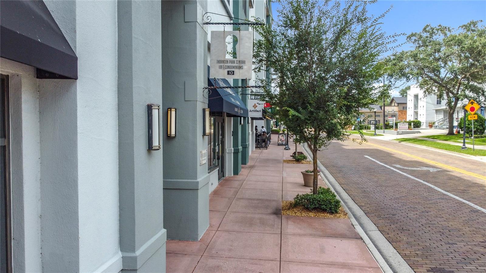 Image 4 of 79 For 10 Summerlin Avenue 19