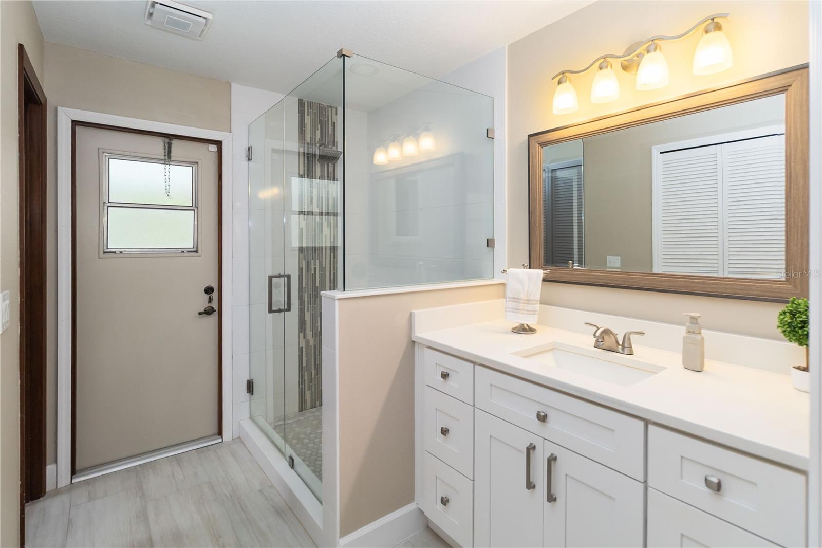 Image 11 of 28 For 625 Newport Avenue