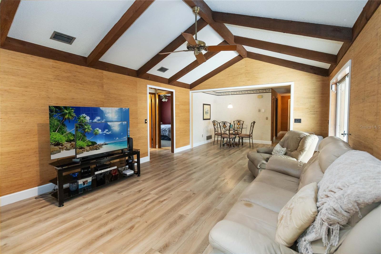 Image 15 of 28 For 625 Newport Avenue