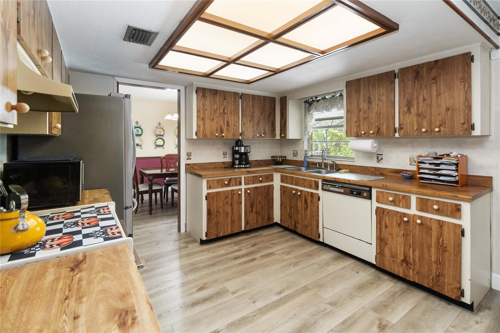 Image 18 of 28 For 625 Newport Avenue