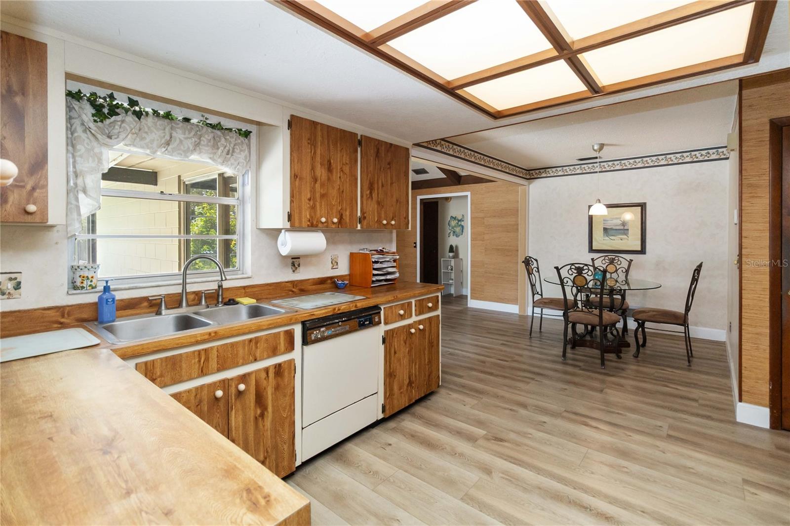 Image 19 of 28 For 625 Newport Avenue
