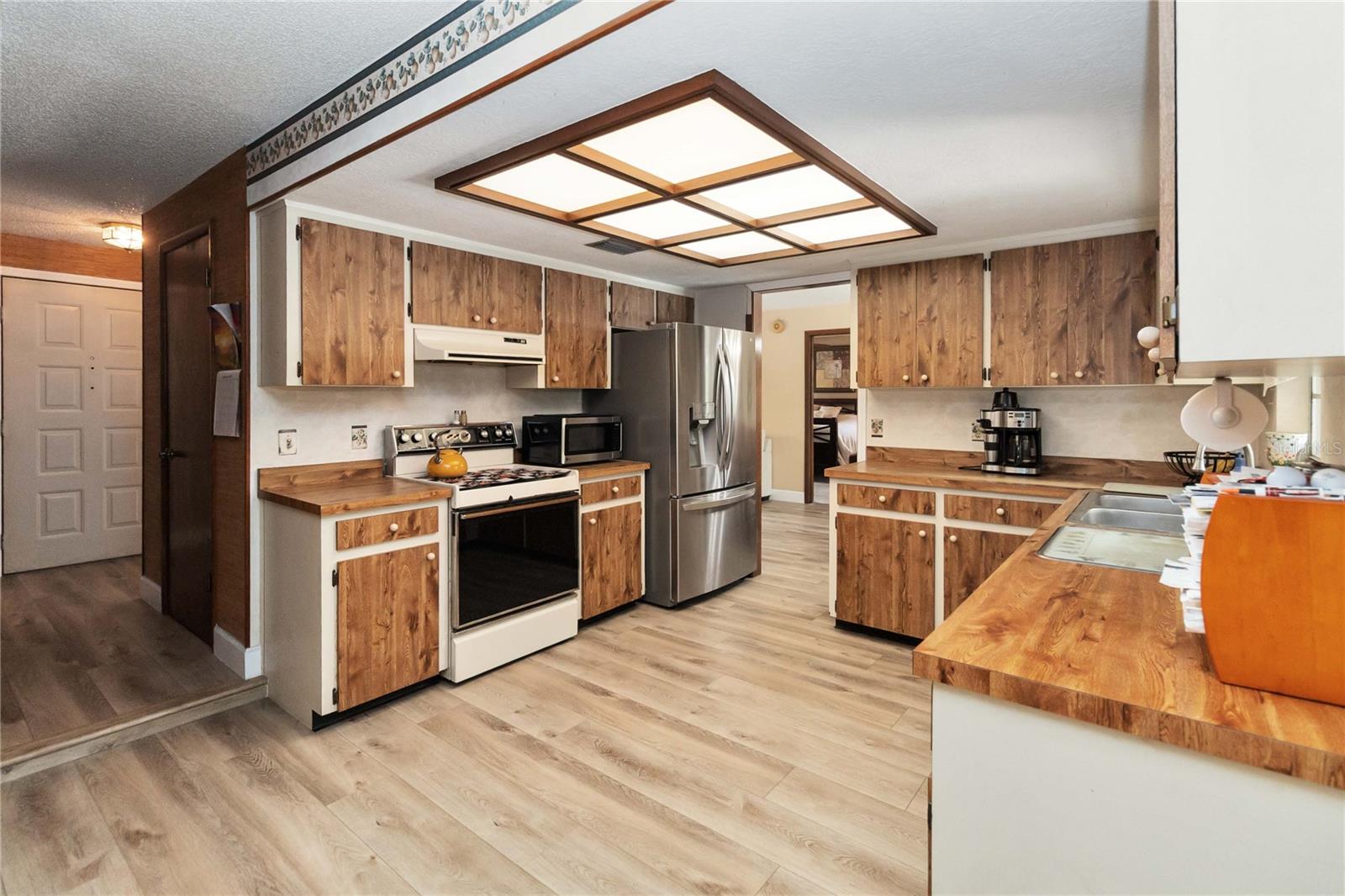 Image 20 of 28 For 625 Newport Avenue