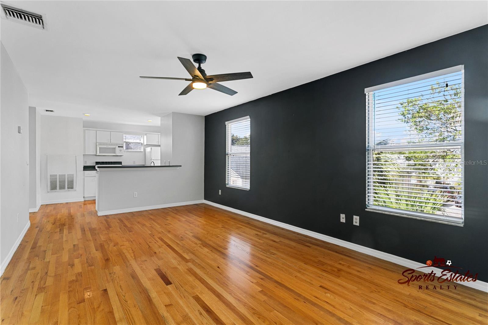 Image 4 of 9 For 627 Hyer Avenue