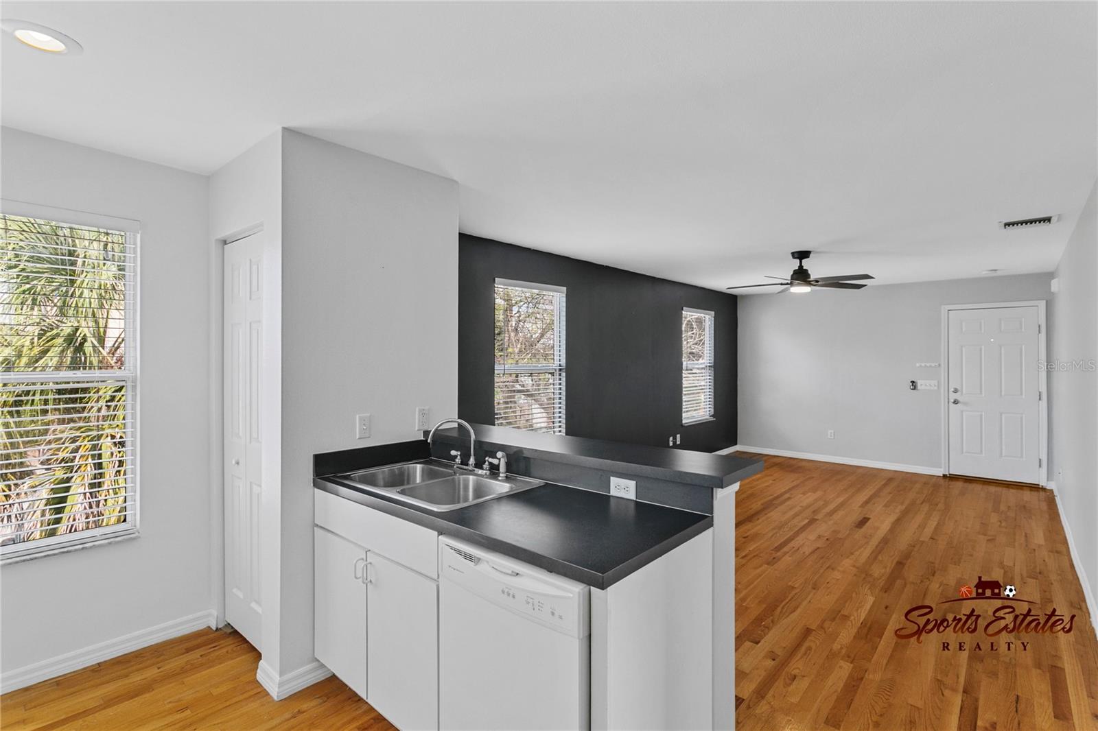 Image 5 of 9 For 627 Hyer Avenue