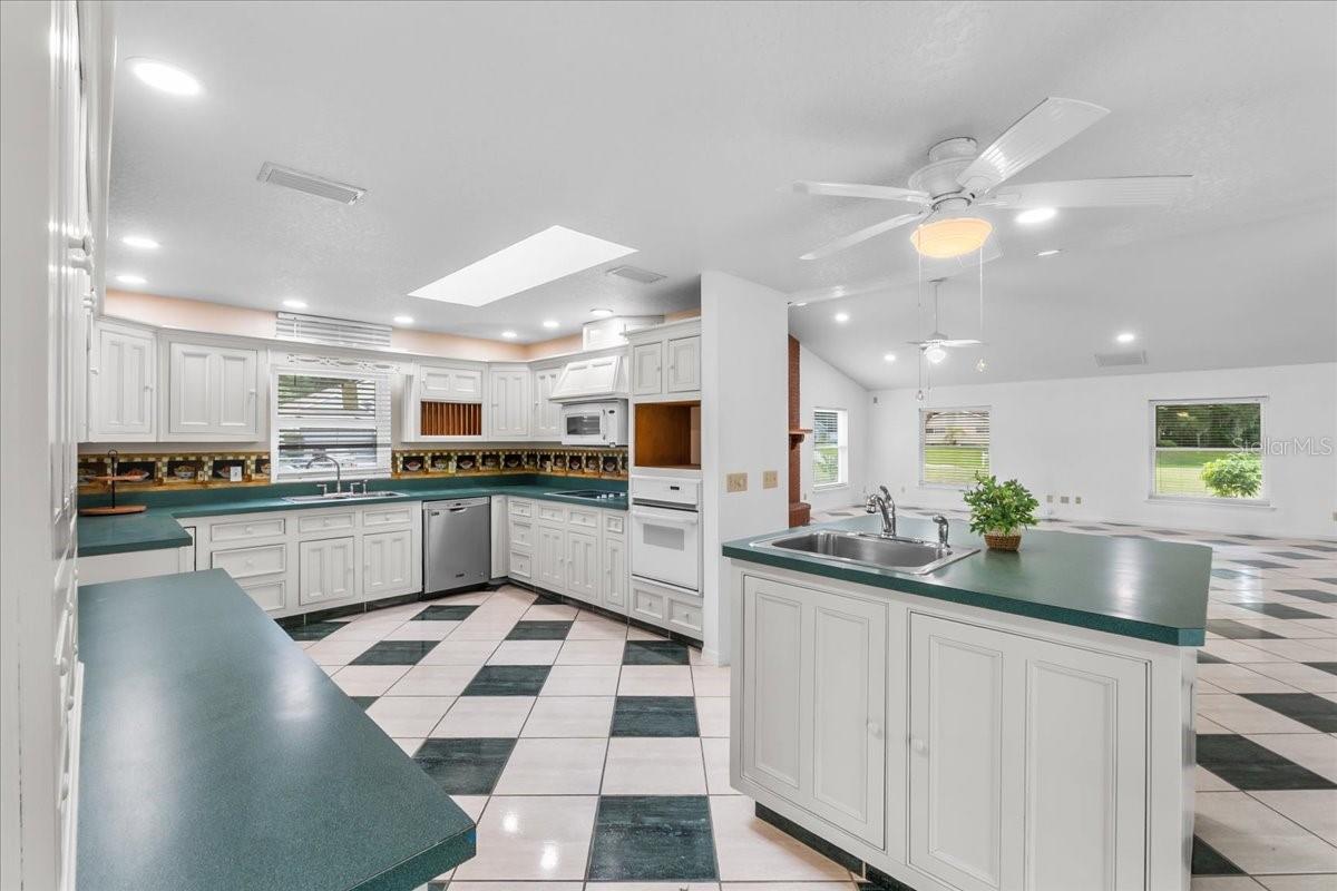 Image 18 of 29 For 7938 Riffle Ln