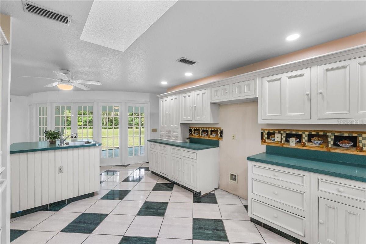 Image 19 of 29 For 7938 Riffle Ln