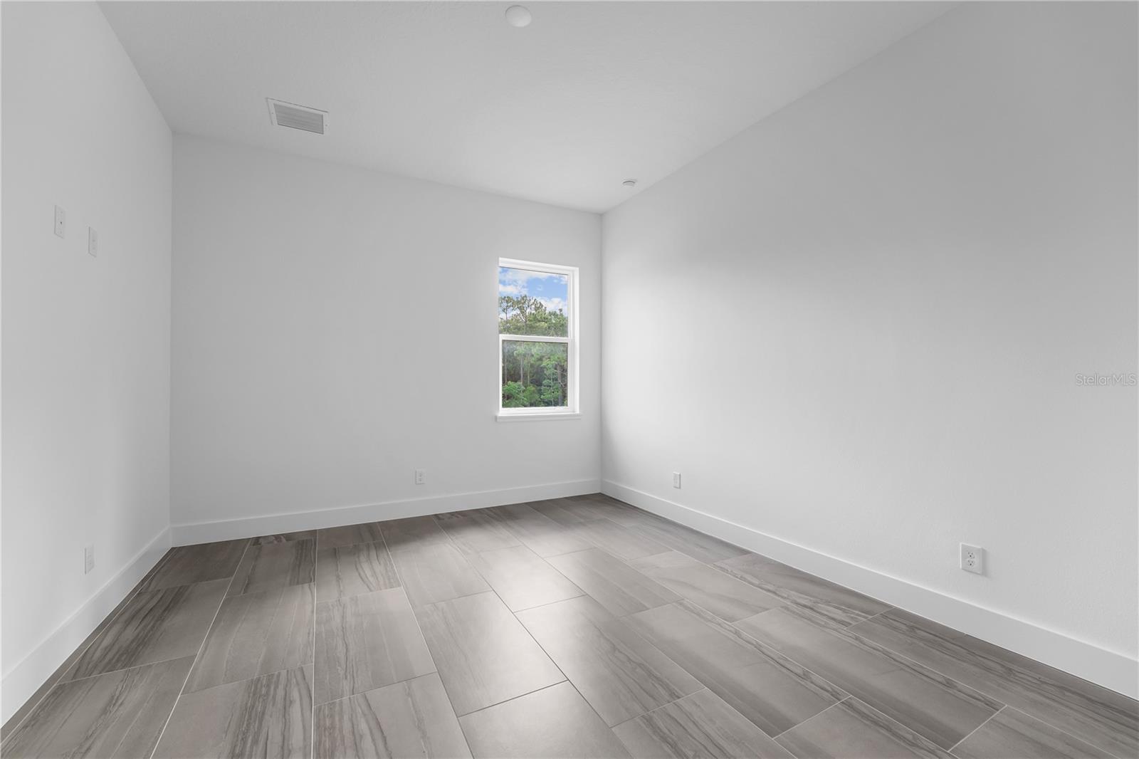 Image 29 of 61 For 9847 Laurel Berry Drive