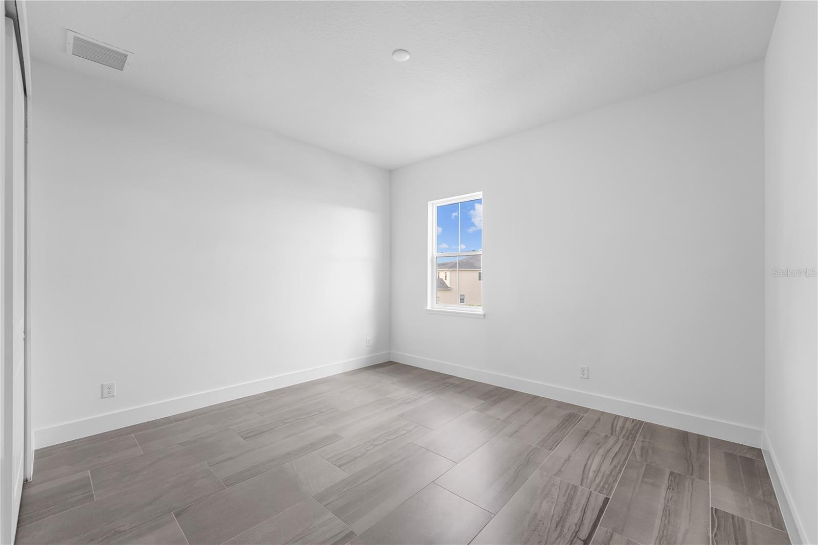 Image 36 of 61 For 9847 Laurel Berry Drive