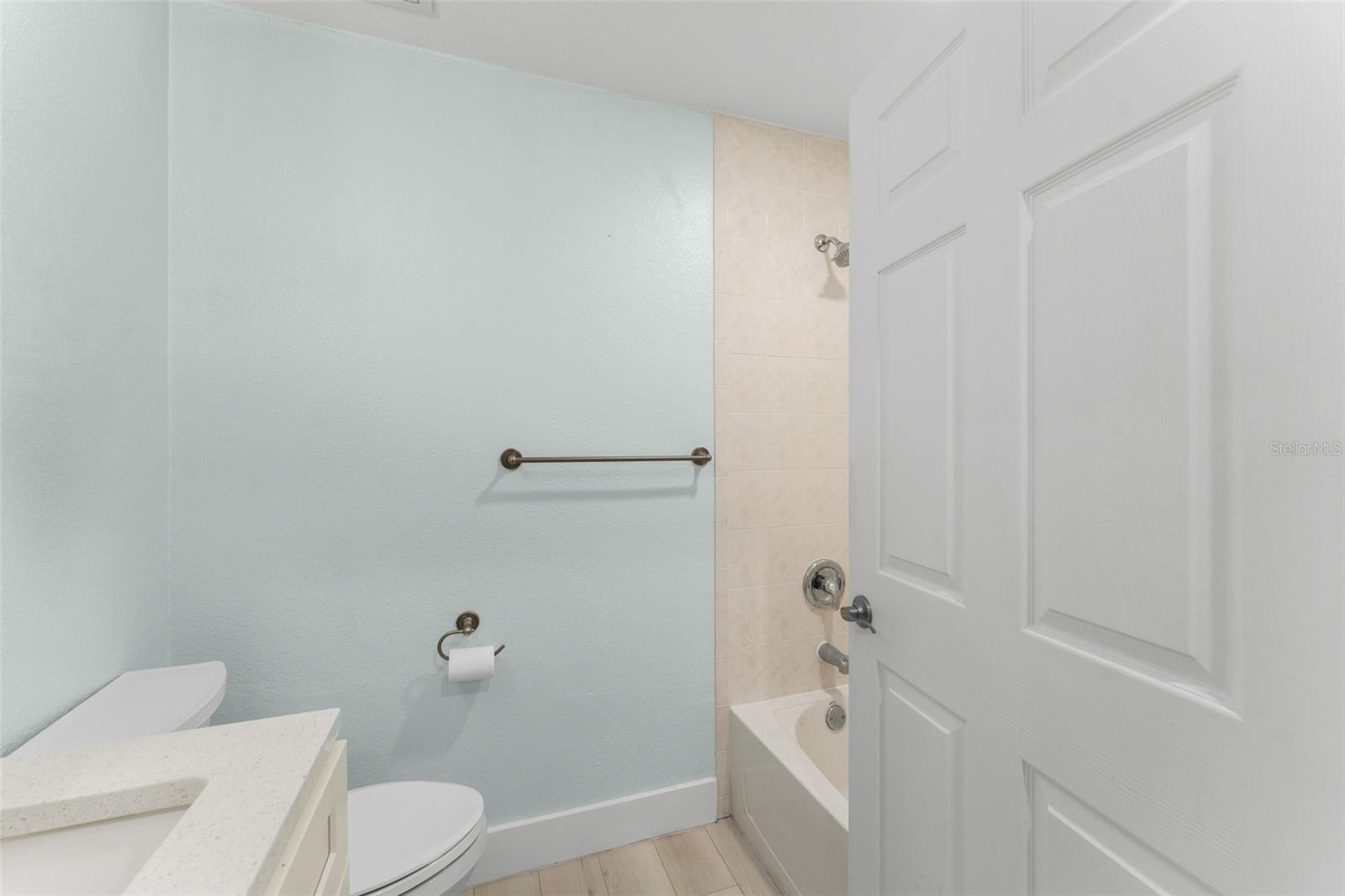 Image 24 of 48 For 2609 Lakemoor Drive