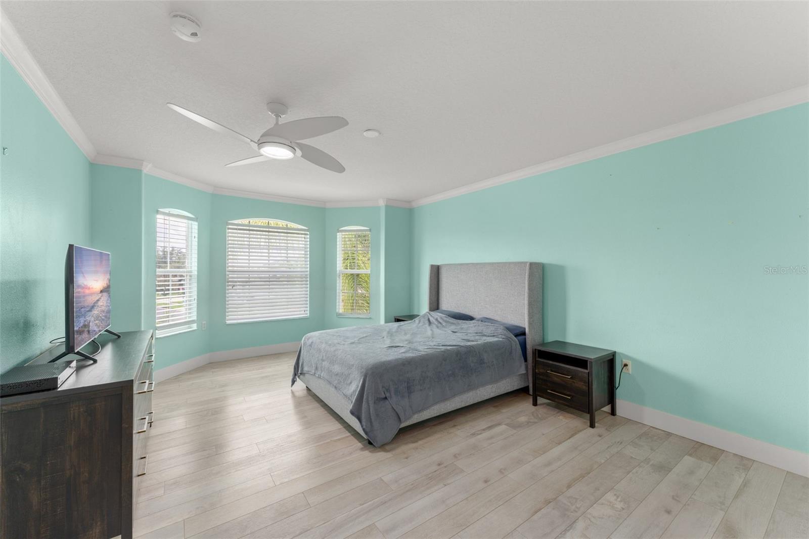 Image 32 of 48 For 2609 Lakemoor Drive