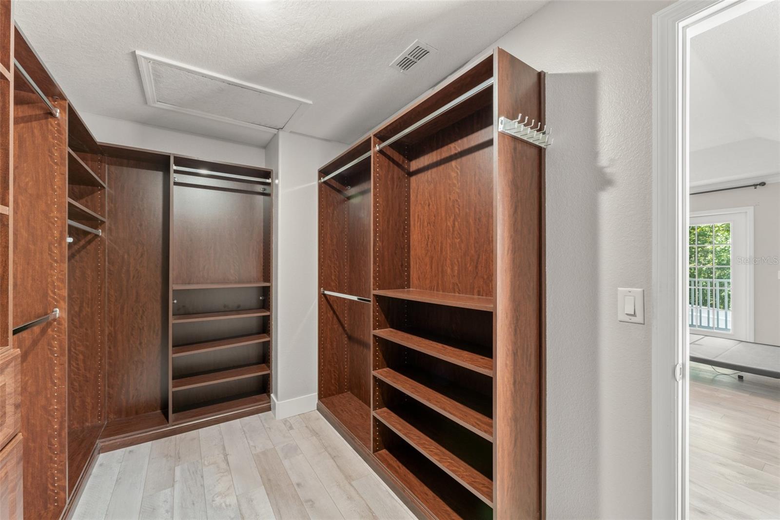Image 37 of 48 For 2609 Lakemoor Drive