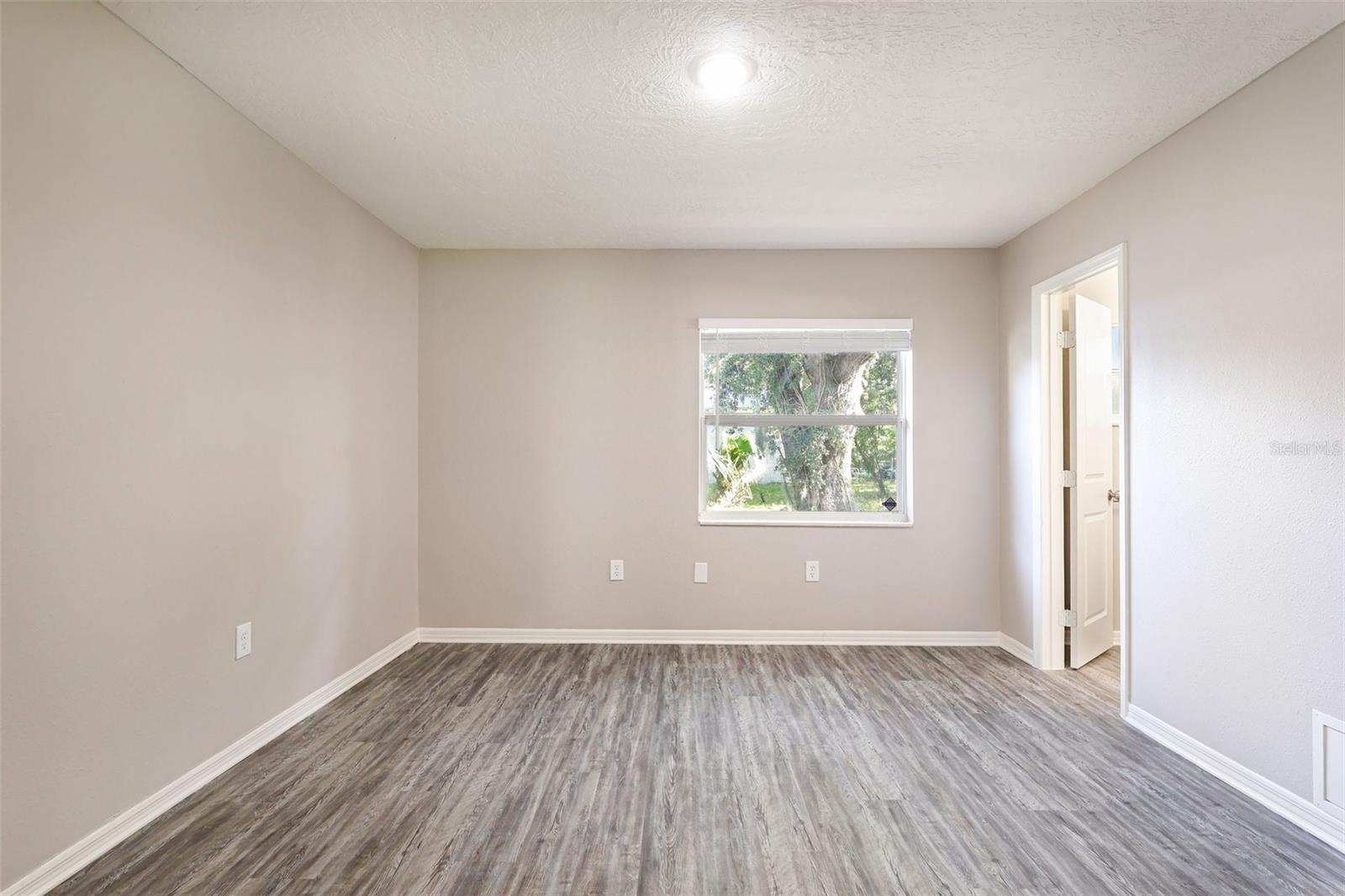 Image 19 of 32 For 1324 3rd Street Ne
