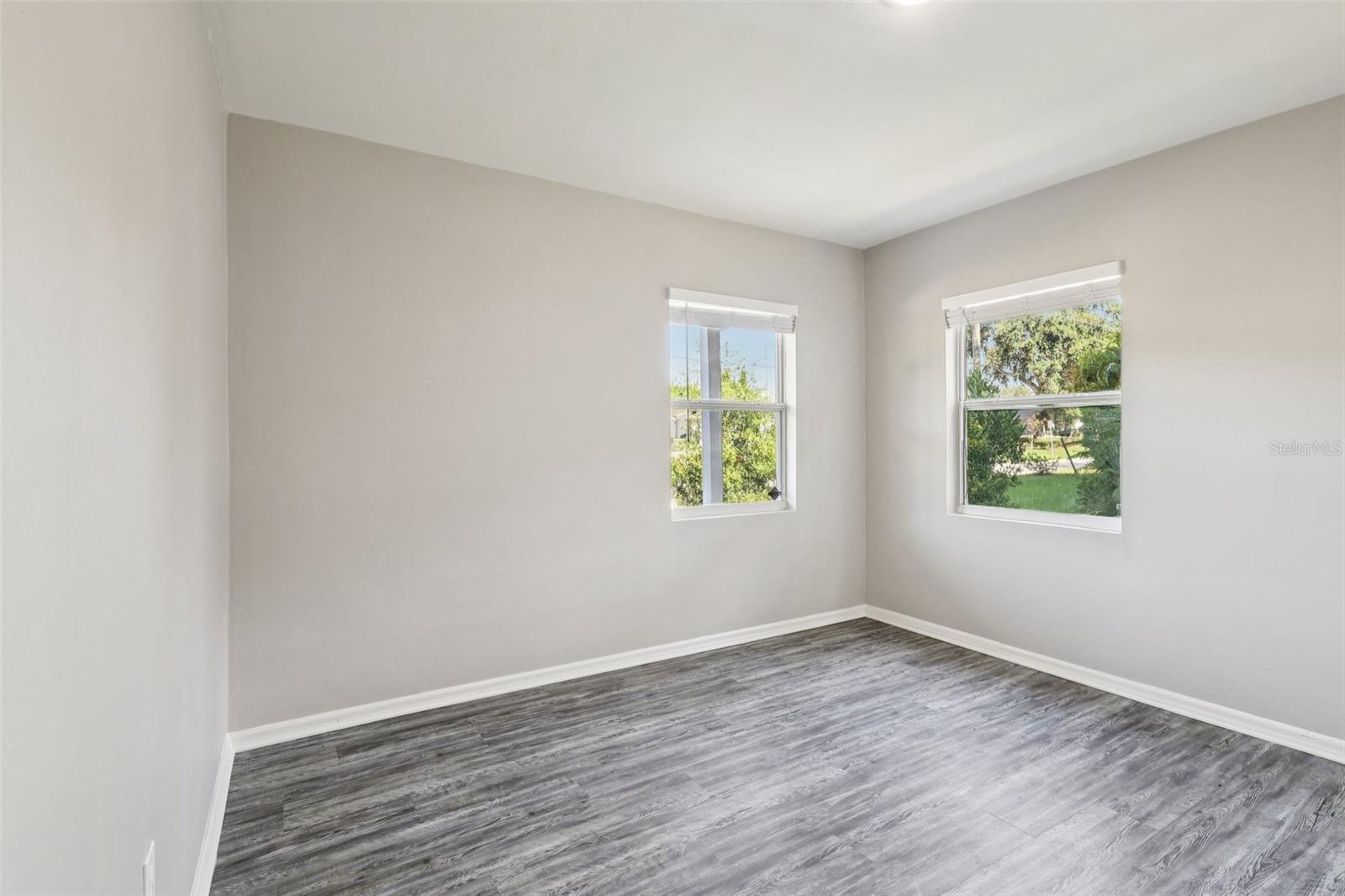 Image 21 of 32 For 1324 3rd Street Ne