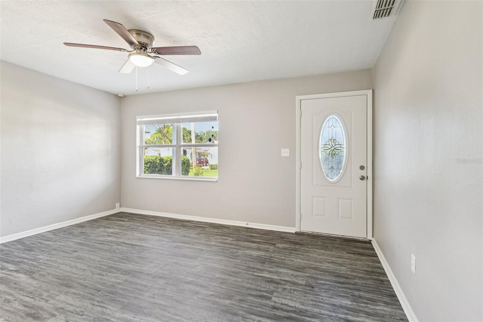 Image 3 of 32 For 1324 3rd Street Ne
