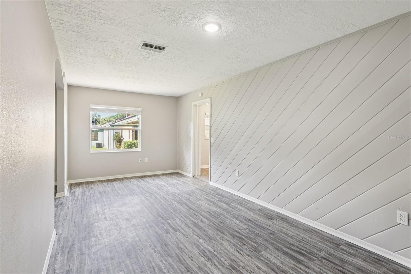 Image 9 of 32 For 1324 3rd Street Ne
