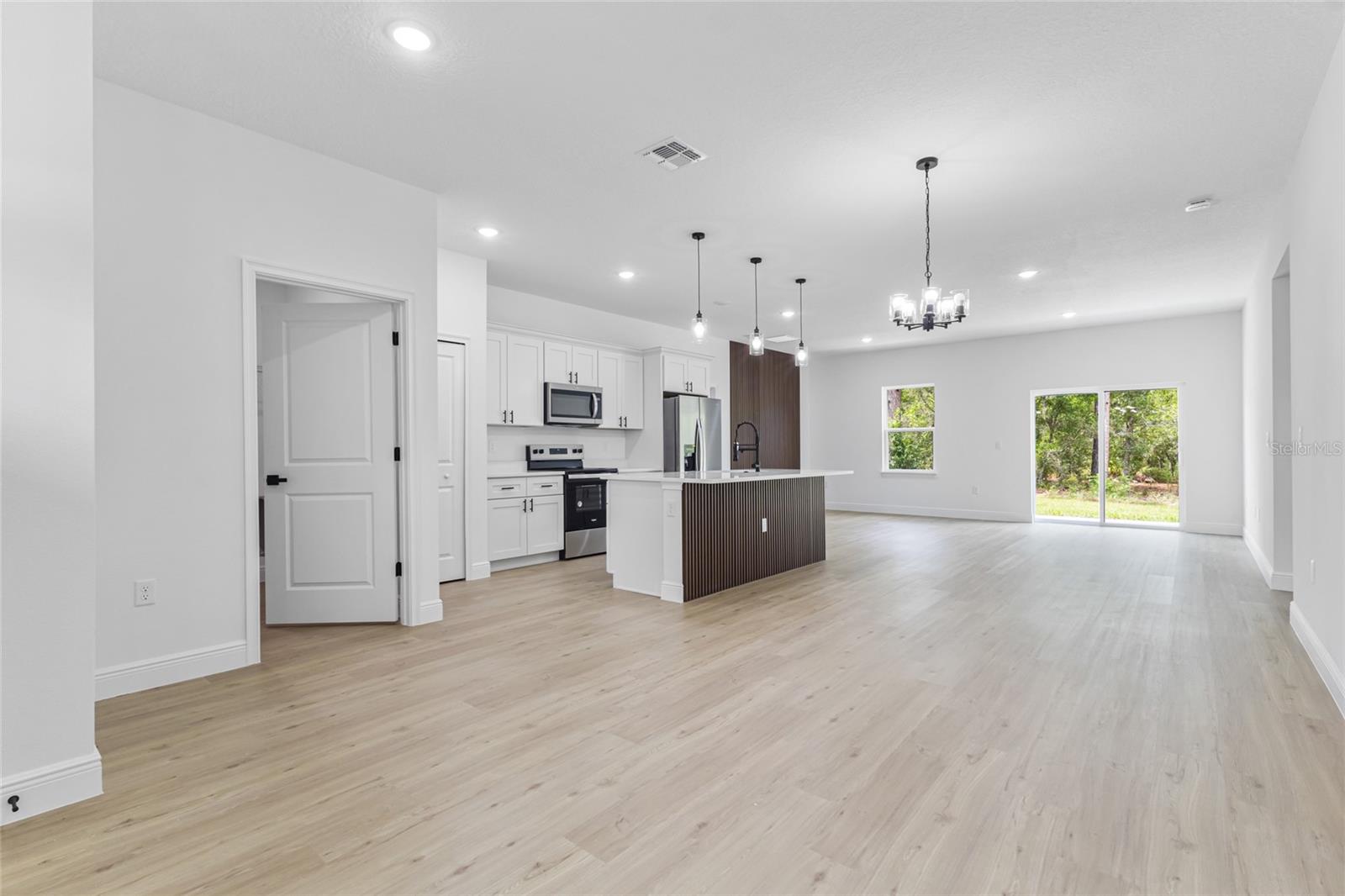 Image 10 of 55 For 1071 Hampshire Boulevard