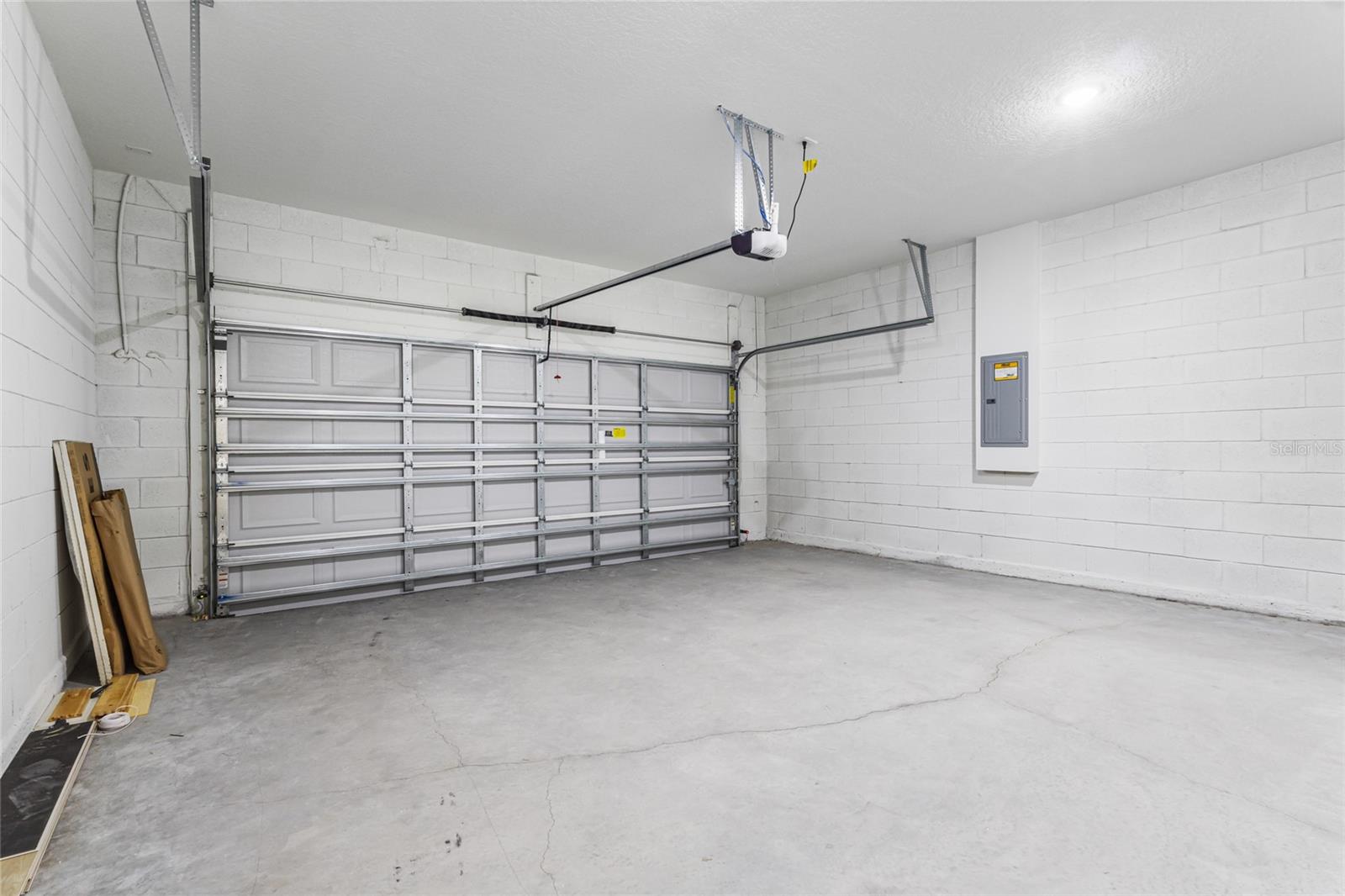 Image 12 of 55 For 1071 Hampshire Boulevard