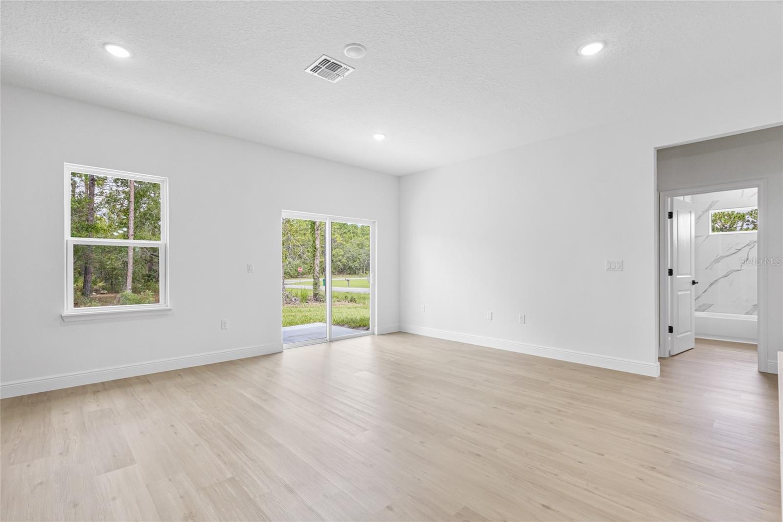 Image 23 of 55 For 1071 Hampshire Boulevard