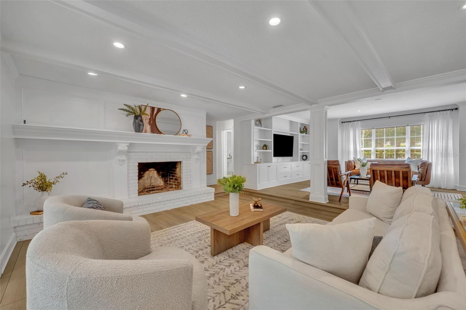 Image 9 of 67 For 301 Sweetwater Club Boulevard