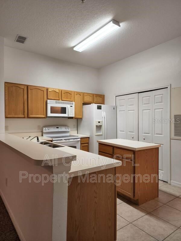 Image 3 of 11 For 970 Spring Garden Avenue 323