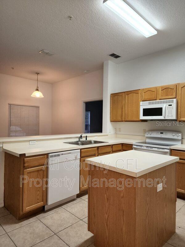 Image 4 of 11 For 970 Spring Garden Avenue 323