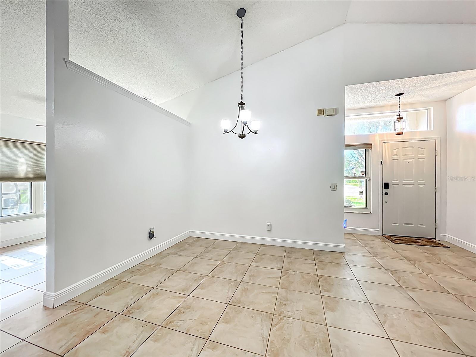 Image 11 of 48 For 13539 Emeraldview Drive