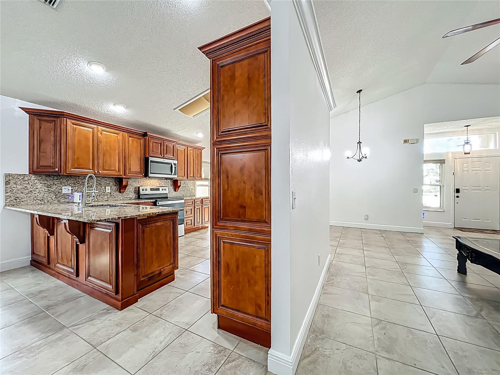 Image 17 of 48 For 13539 Emeraldview Drive