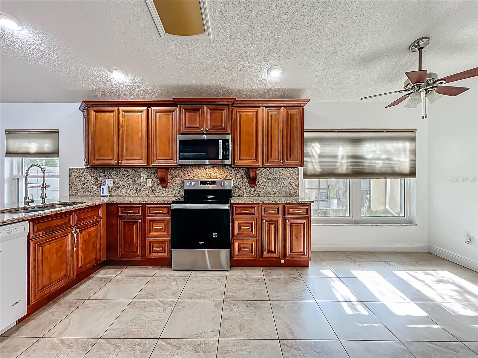 Image 19 of 48 For 13539 Emeraldview Drive