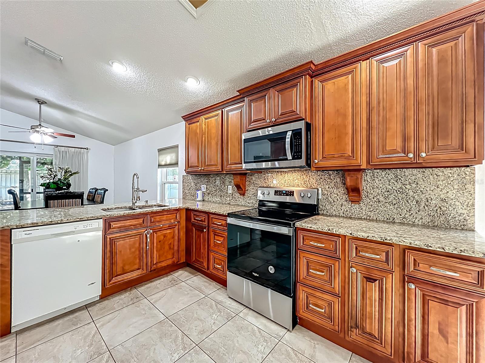 Image 20 of 48 For 13539 Emeraldview Drive