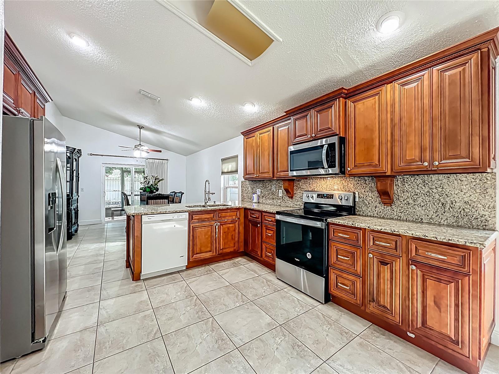 Image 21 of 48 For 13539 Emeraldview Drive