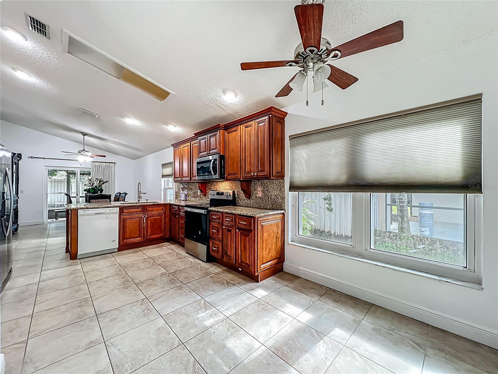 Image 22 of 48 For 13539 Emeraldview Drive