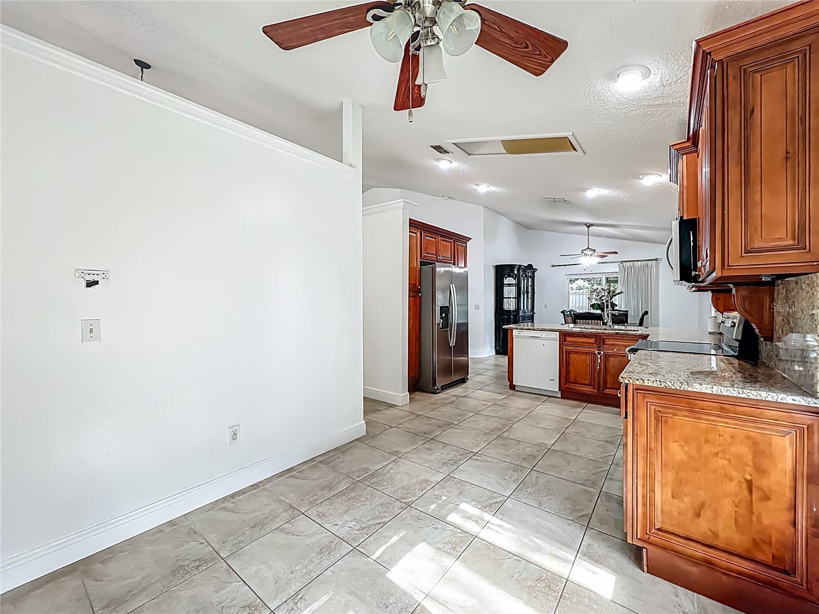 Image 23 of 48 For 13539 Emeraldview Drive