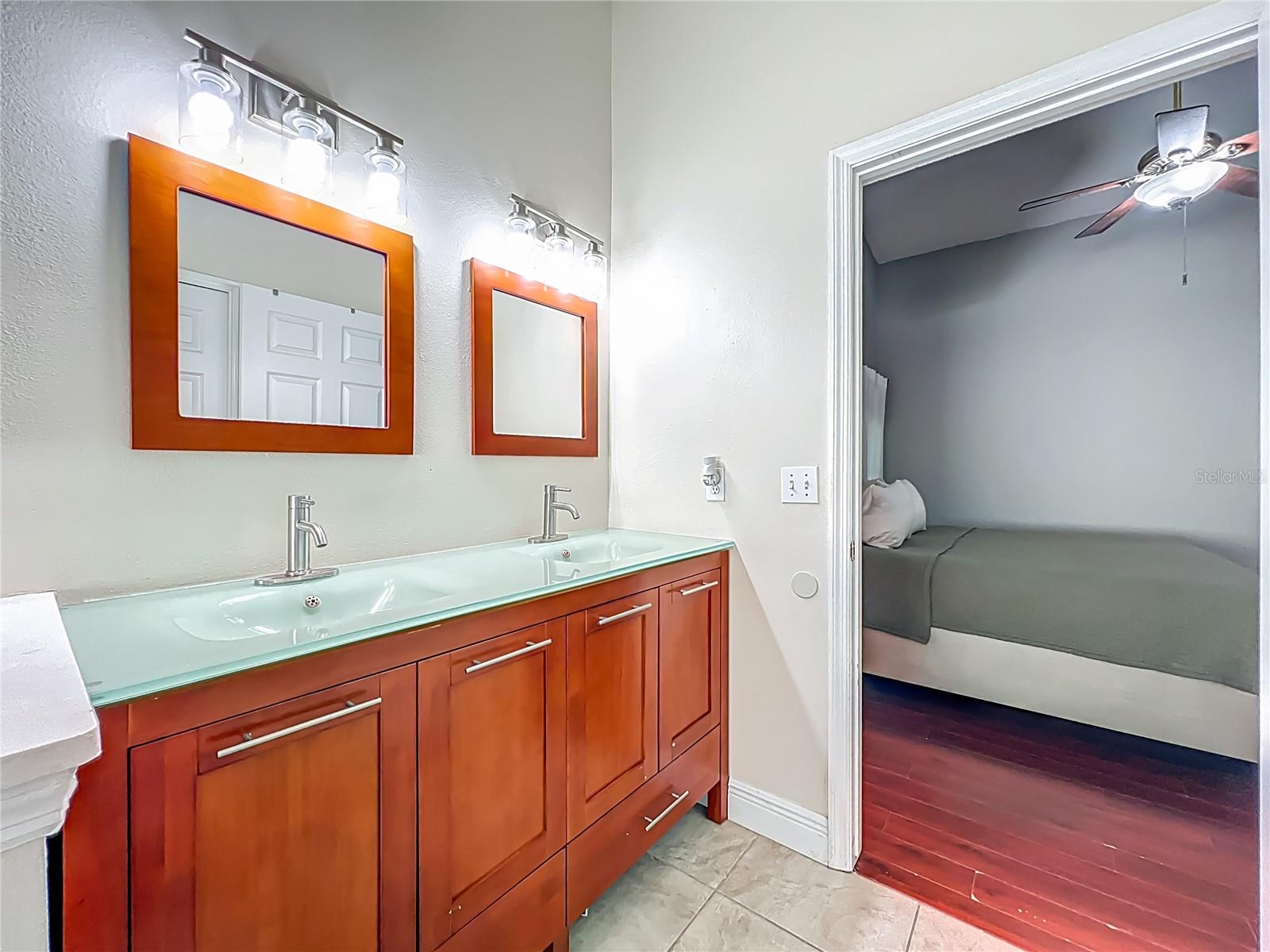 Image 32 of 48 For 13539 Emeraldview Drive