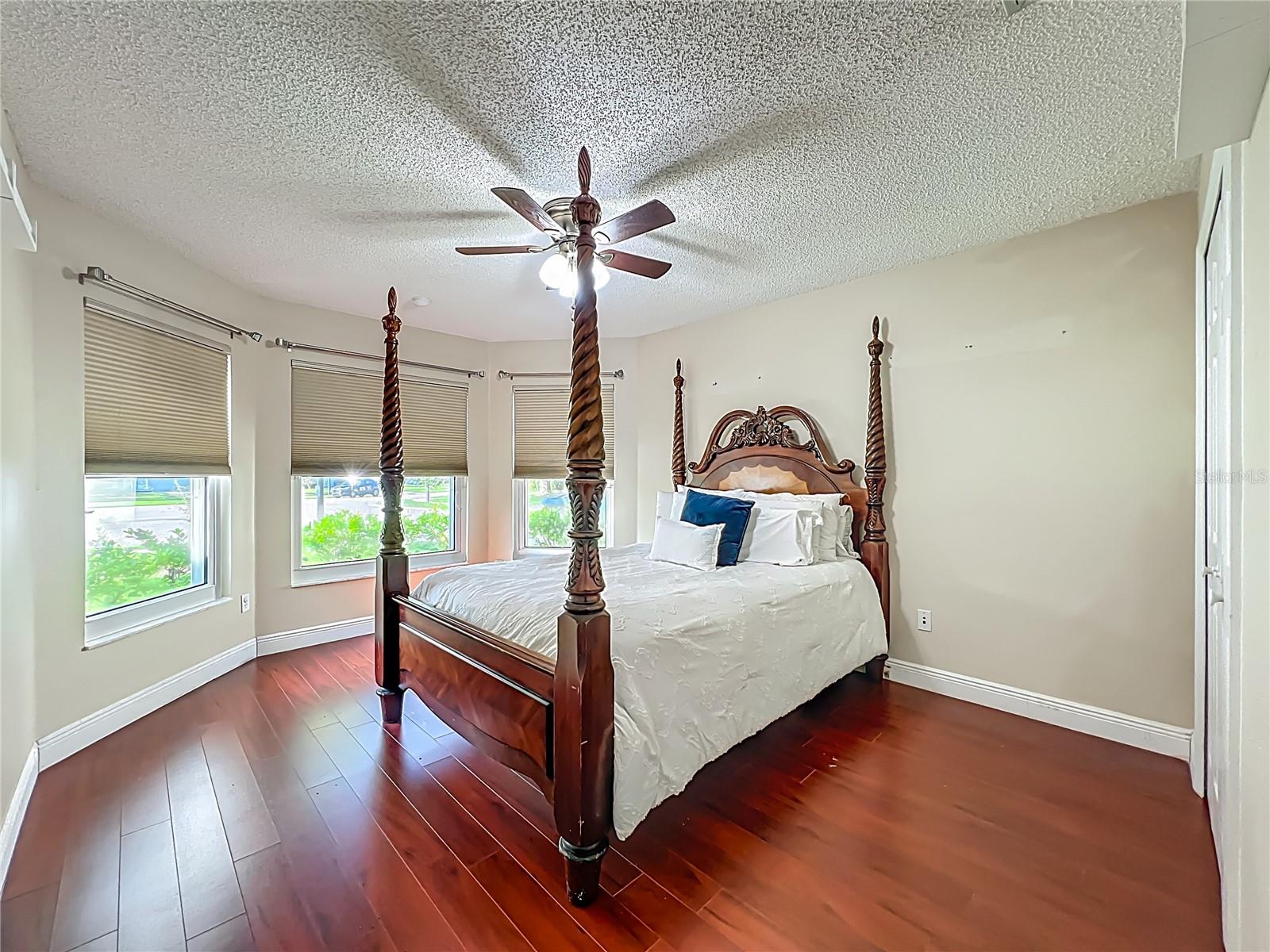Image 37 of 48 For 13539 Emeraldview Drive