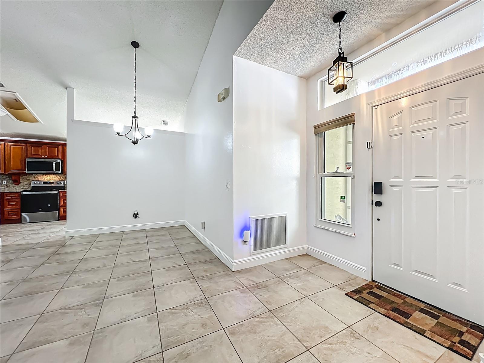 Image 6 of 48 For 13539 Emeraldview Drive