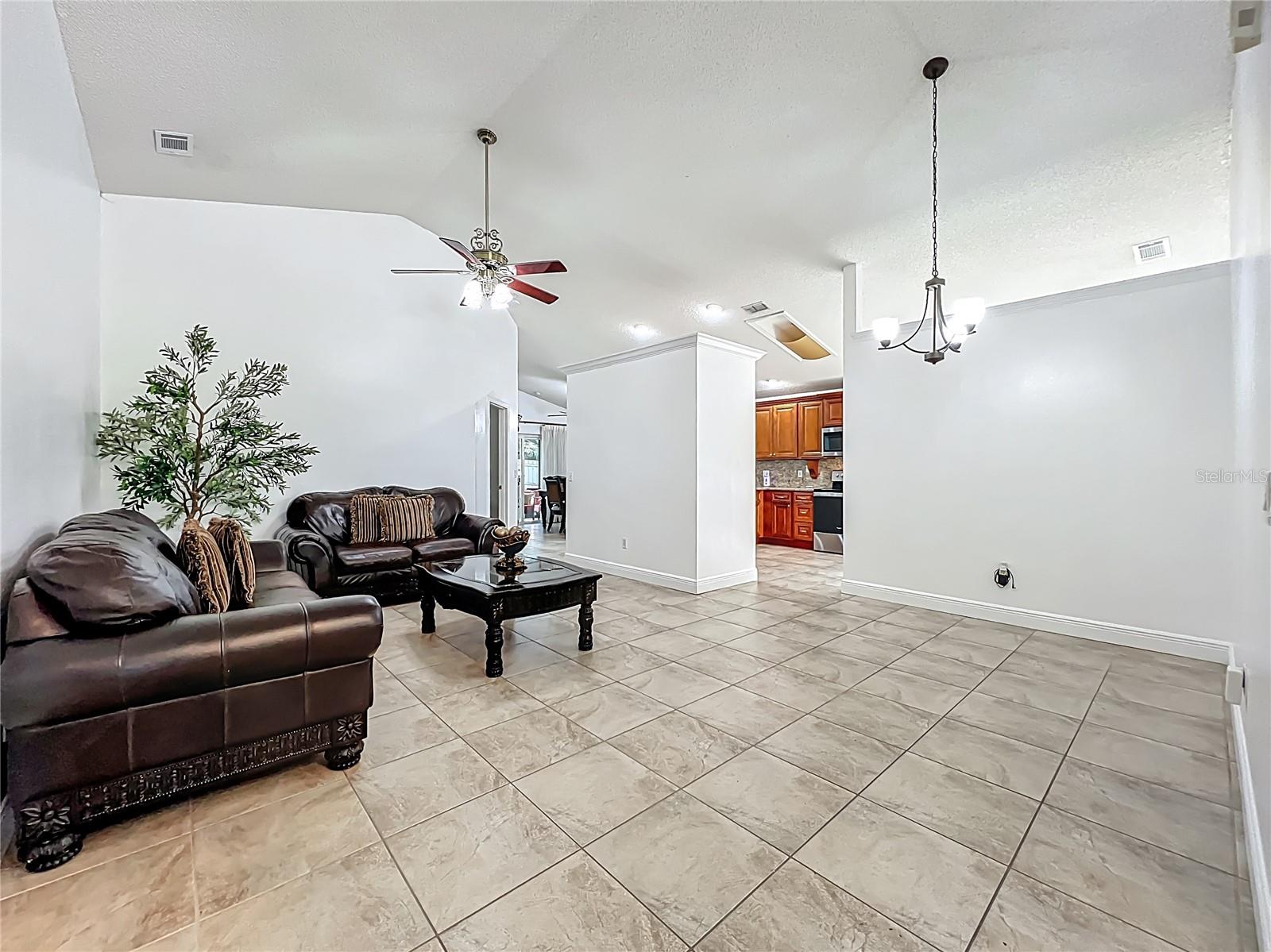 Image 7 of 48 For 13539 Emeraldview Drive