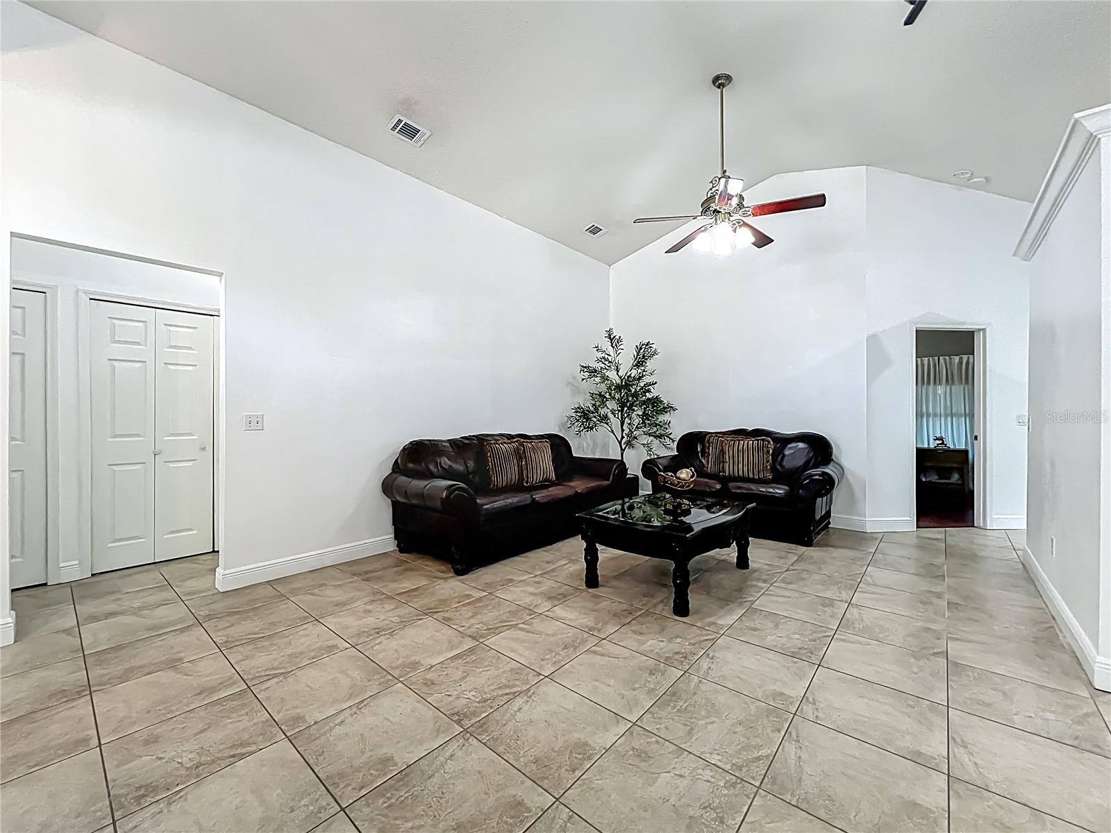 Image 9 of 48 For 13539 Emeraldview Drive